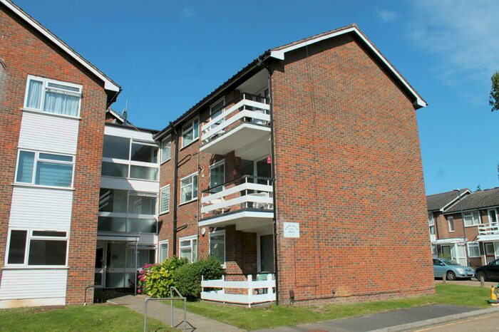 3 Bedroom Flat To Rent In White House Drive, Stanmore, HA7