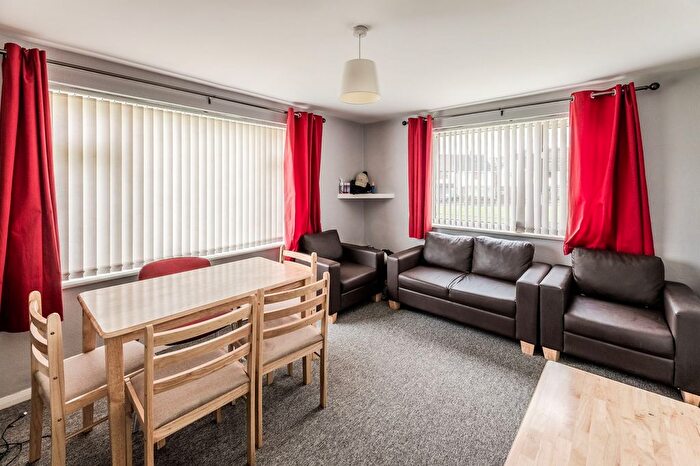 2 Bedroom Flat For Sale In Clevedon Court, Kidlington, OX5