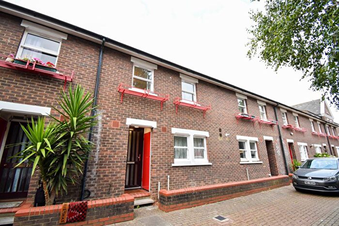 5 Bedroom Terraced House To Rent In Lockesfield Place, Canary Wharf, London, London, E14