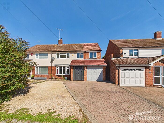 4 Bedroom Semi-Detached House For Sale In Queens Mead, Aylesbury, HP21