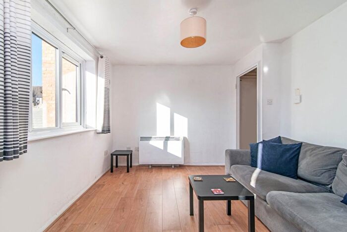 Property For Sale In Ringwood Gardens, Millwall, E14