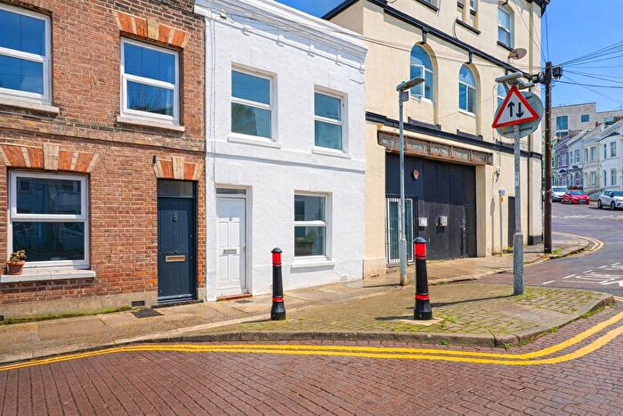 3 Bedroom Terraced House For Sale In Waldegrave Street, Hastings, TN34