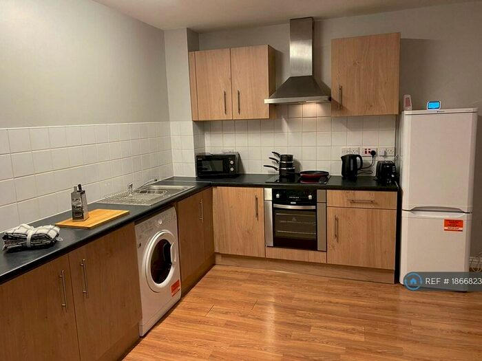 2 Bedroom Flat To Rent In Mallaby Court, Birkenhead, CH41