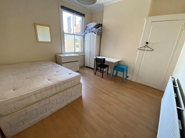 2 Bedroom Flat To Rent In Hanover Road, NW10