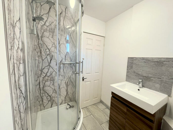 2 Bedroom Apartment To Rent In Apartment, Spring Close Street, Leeds, West Yorkshire, LS9