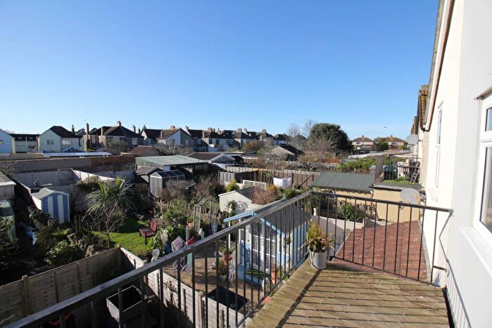 3 Bedroom Flat To Rent In Southend Road, BS23