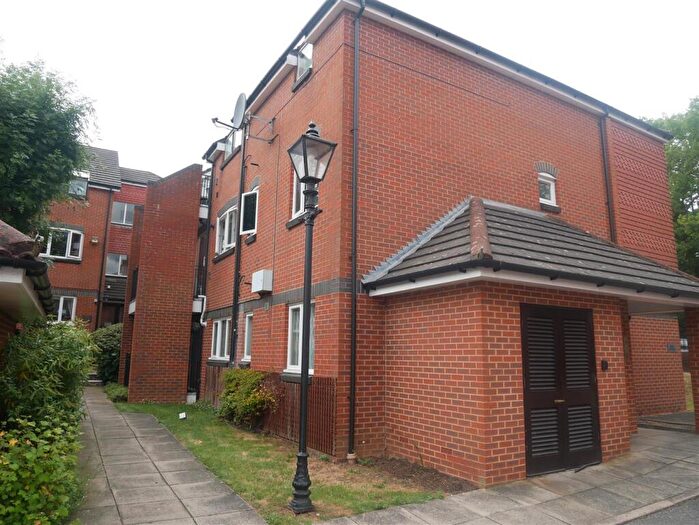 3 Bedroom Apartment For Sale In York House, Regency Crescent, Hendon, NW4