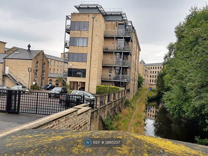 2 Bedroom Flat To Rent In Commercial Street, Huddersfield, HD1