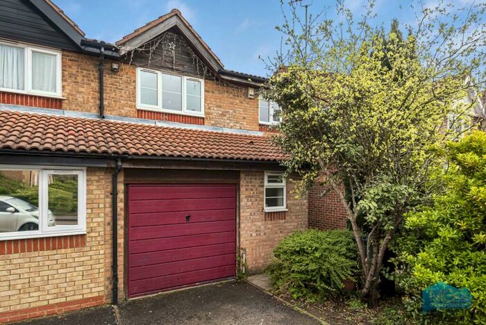 3 Bedroom Semi Detached House To Rent In Taunton Drive, East Finchley, London, N2