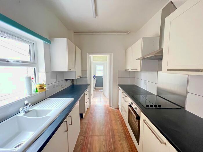 4 Bedroom Flat To Rent In Albany Park Avenue, Enfield, EN3