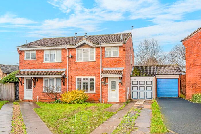 3 Bedroom Semi Detached House For Sale In Swatchway Close, Ipswich, IP3