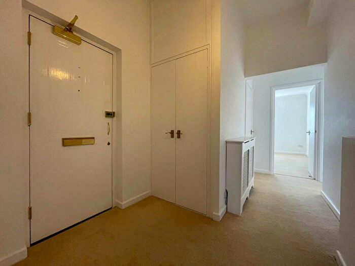 2 Bedroom Flat For Sale In South Parade, Southsea, Hampshire, PO4