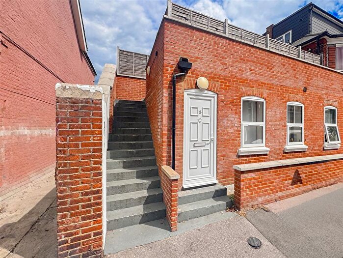 2 Bedroom Flat To Rent In Belmore Road, Eastbourne, BN22
