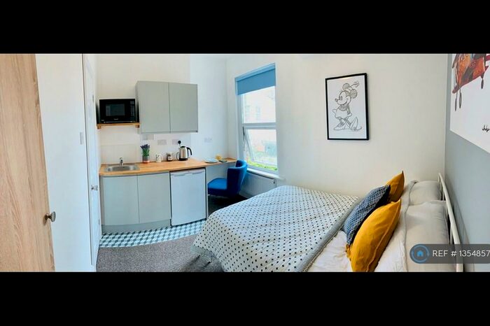 Studio To Rent In Honiton Road, Southend-On-Sea, SS1