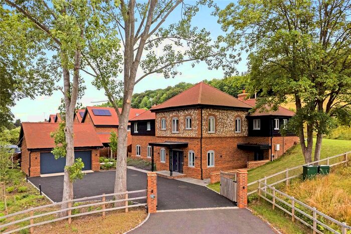 5 Bedroom Detached House For Sale In The Vale, Chesham, Buckinghamshire, HP5