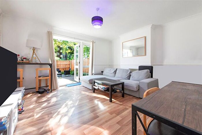 3 Bedroom Flat To Rent In New North Road, New North Road, N1