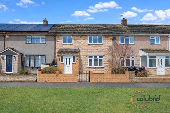 3 Bedroom Terraced House For Sale In Bardfield, Basildon, SS16
