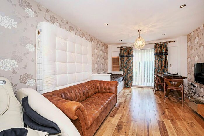 1 Bedroom Flat To Rent In Boulevard Drive, Colindale, London, NW9