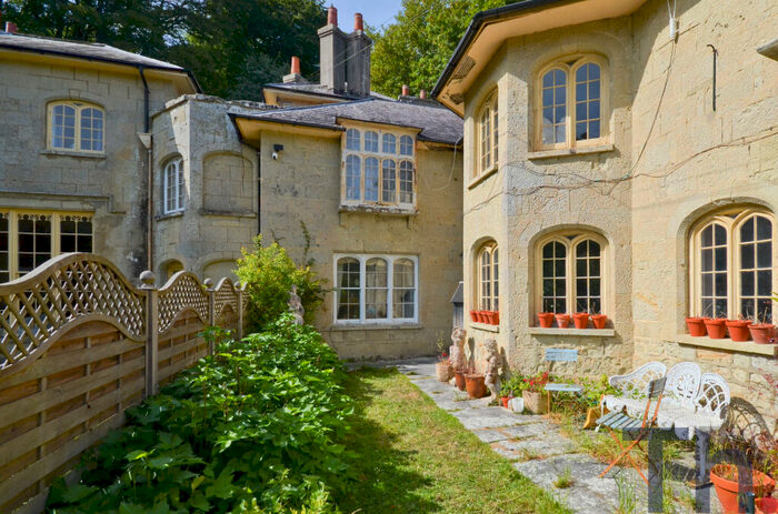3 Bedroom Cottage For Sale In St. Lawrence, Ventnor, PO38