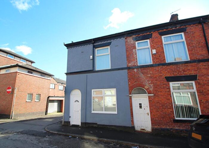 2 Bedroom Duplex To Rent In Back Walmersley Road West, Bury, BL9