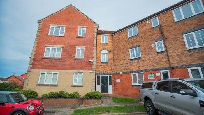 2 Bedroom Flat To Rent In Lancelot Court, Hull, HU9