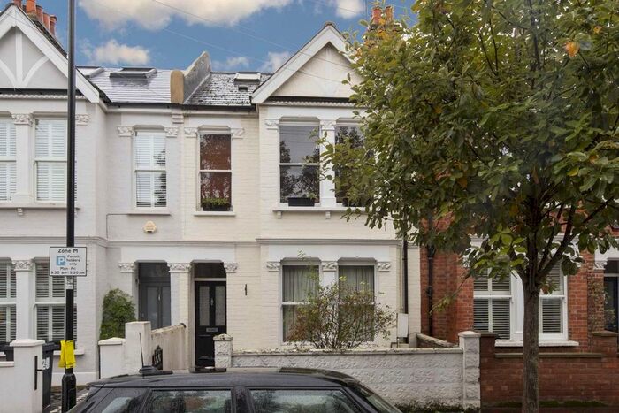 2 Bedroom Flat To Rent In Temple Road, London, W4