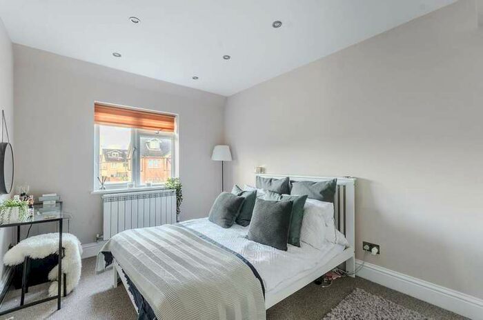 2 Bedroom House To Rent In Wilson Avenue, Colliers Wood, CR4