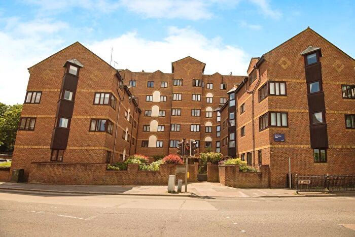 1 Bedroom Flat For Sale In Rochester Gate, High Street, Rochester, Kent, ME1