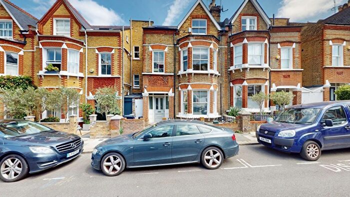 2 Bedroom Flat For Sale In Lancaster Park, TW10