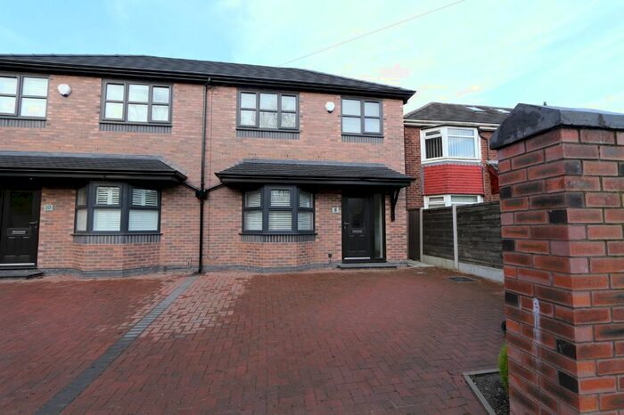 3 Bedroom Semi-Detached House To Rent In Park Lane, Irlam'o' The Heights, Salford, M6