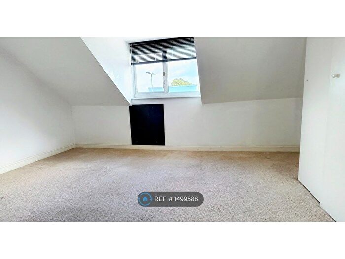 3 Bedroom Flat To Rent In Manchester Road, Altrincham, WA14