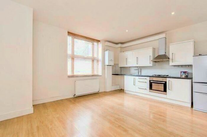 2 Bedroom Apartment To Rent In High Street, Hornsey, N8