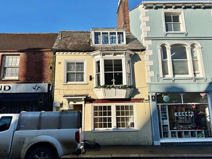 2 Bedroom Flat To Rent In St. James Street, Newport, PO30