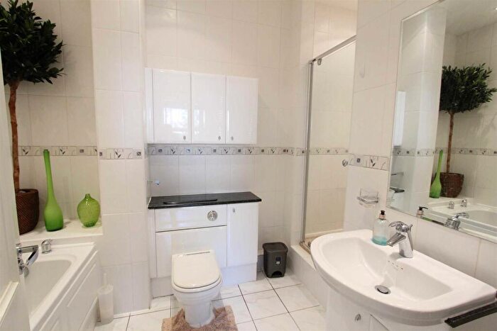 2 Bedroom Apartment To Rent In St. Hilarys Park, Alderley Edge, SK9