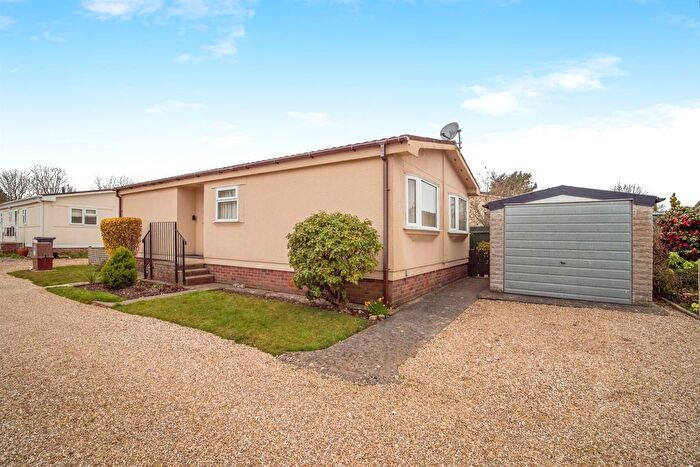 2 Bedroom Mobile/park Home For Sale In Oaklands Park, Crossways, Dorchester, DT2