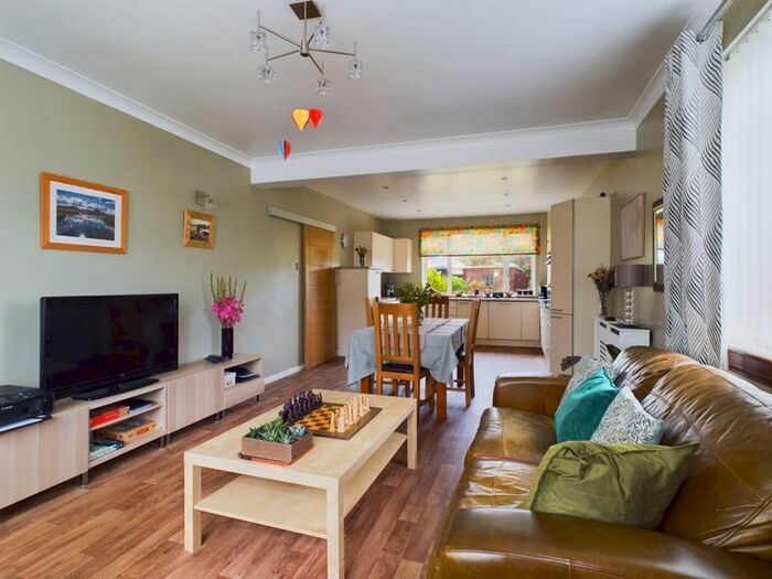 4 Bedroom Villa For Sale In Airyhall Gardens, Aberdeen, AB15