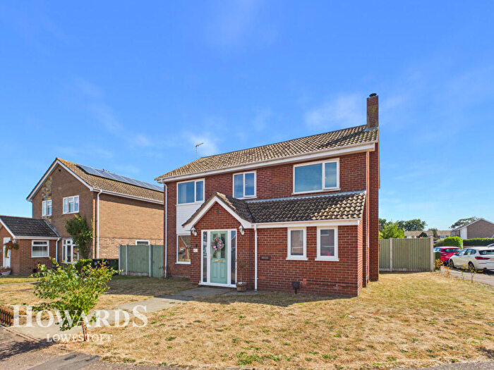 5 Bedroom Detached House For Sale In Catchpole Close, Kessingland, NR33