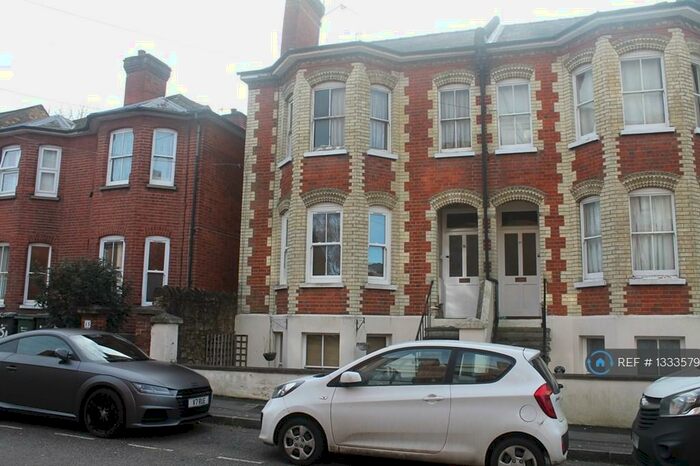 1 Bedroom Flat To Rent In Martyr Road, Guildford, GU1