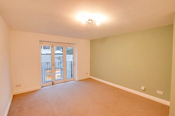 1 Bedroom Flat To Rent In St. Peters Terrace, Lower Bristol Road, Bath, BA2