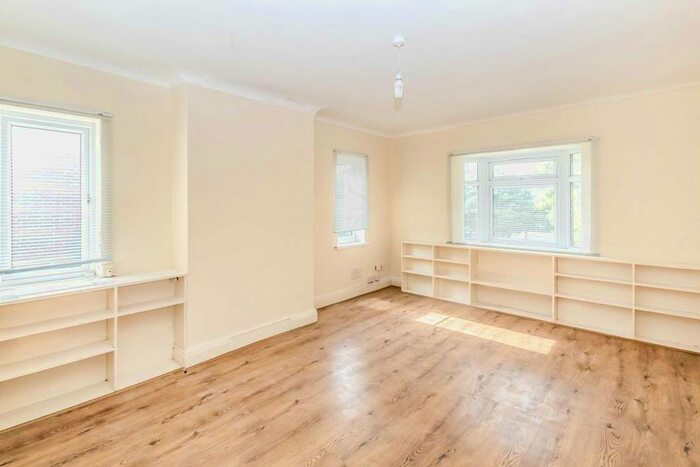 2 Bedroom Flat To Rent In Great West Road, Osterley, Isleworth, TW7