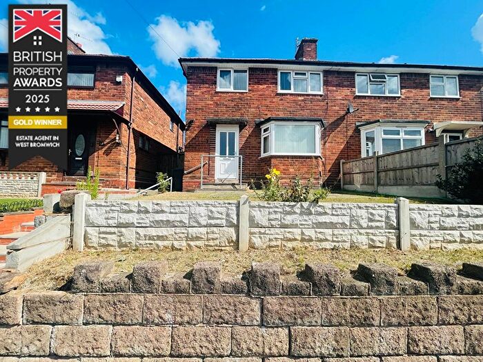 3 Bedroom Semi Detached House For Sale In Beverley Road, West Bromwich, B71