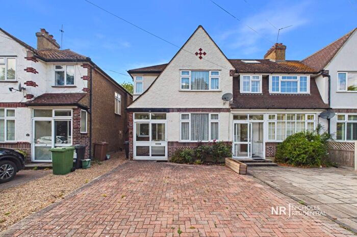 3 Bedroom End Terrace House For Sale In Green Lanes, West Ewell, Surrey., KT19