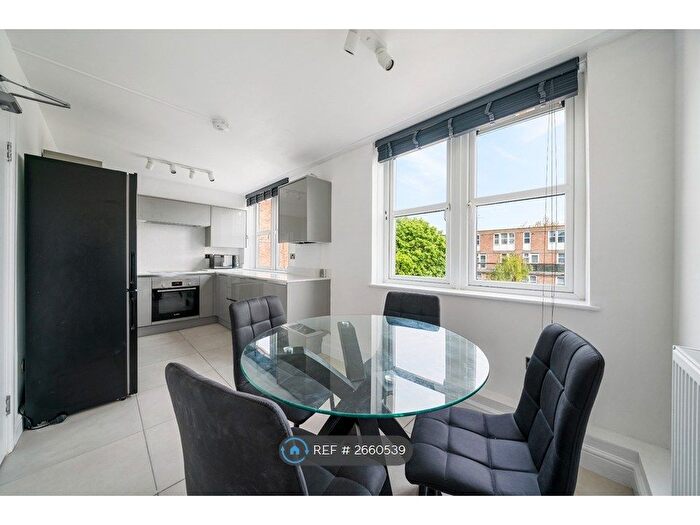 4 Bedroom Maisonette To Rent In Dunsbury Close, Sutton, SM2