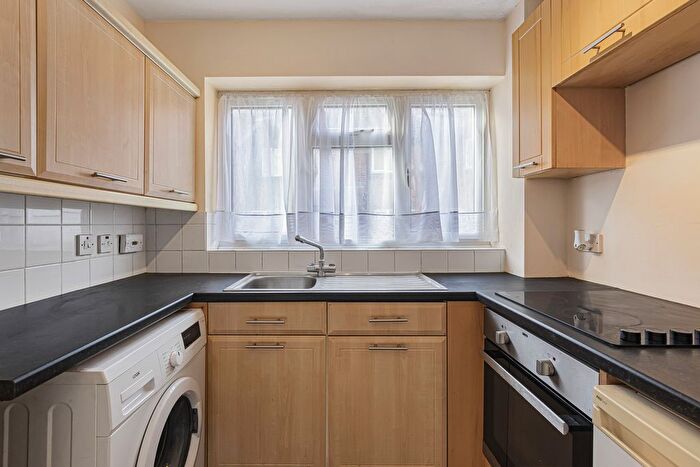 1 Bedroom Flat For Sale In Herald Walk, Dartford, DA1