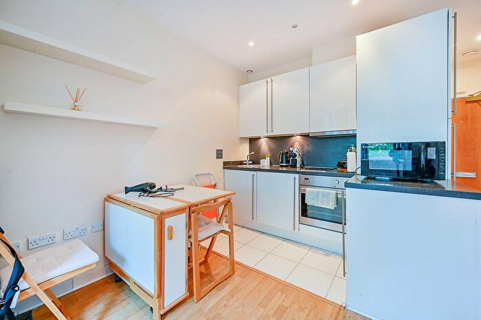 Studio For Sale In Bromyard House, Acton, London, W3
