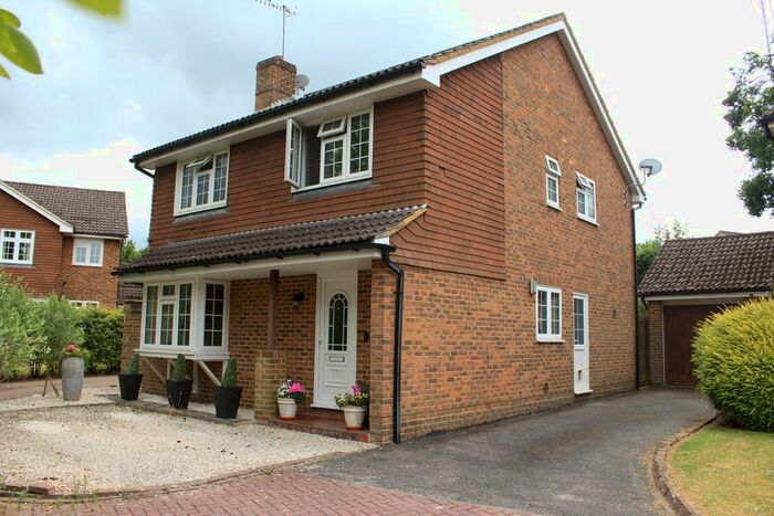 4 Bedroom Detached House To Rent In Pullman Lane, Godalming, GU7