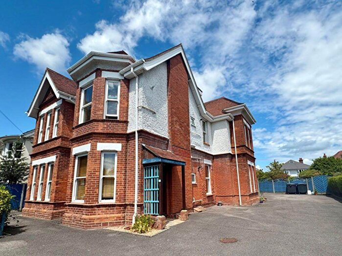 1 Bedroom Flat To Rent In Portchester Road, Charminster (), P07