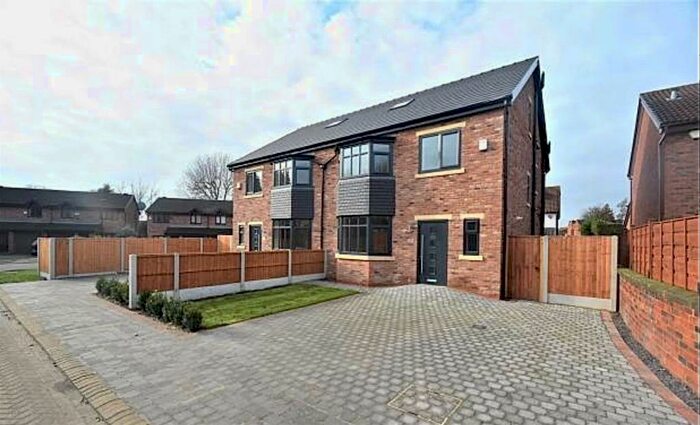 5 Bedroom House To Rent In Farmers Close, Sale, Trafford, M33