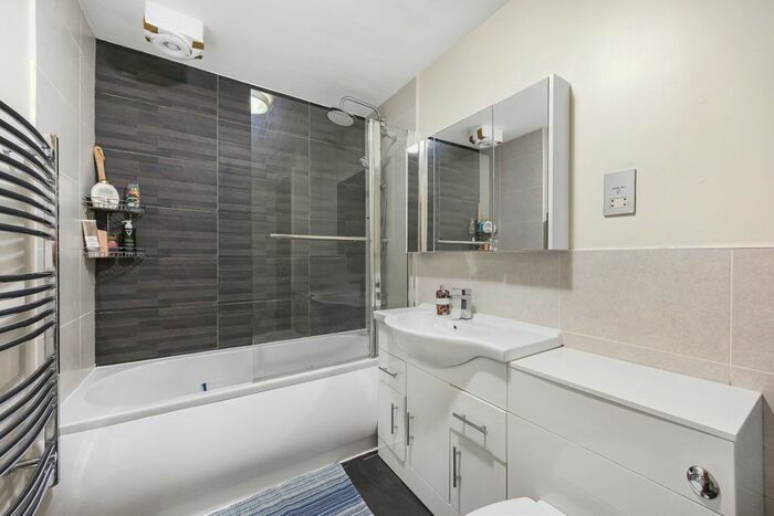 2 Bedroom Flat To Rent In Collington Street, London, SE10