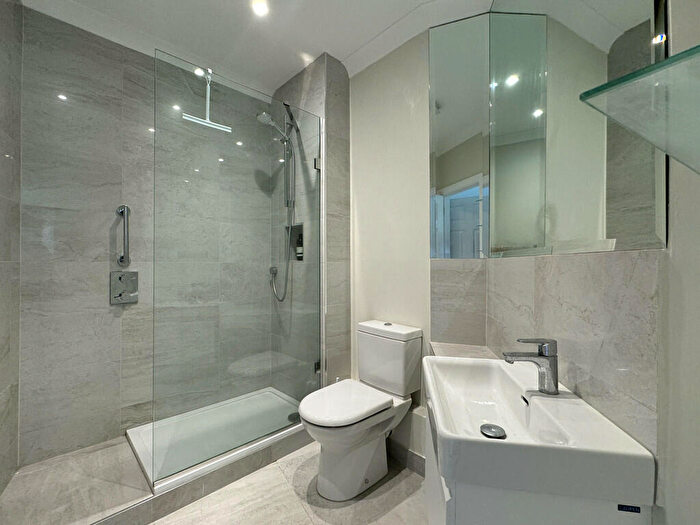 2 Bedroom Apartment To Rent In London Road, Dorking, RH5
